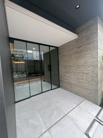 シーズンフラッツ新御徒町イーストのエントランス