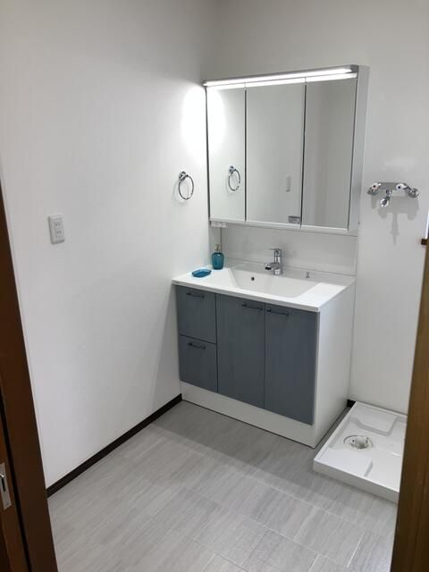 内外装修繕済／磯子区岡村３丁目ガレージ付き戸建の洗面所