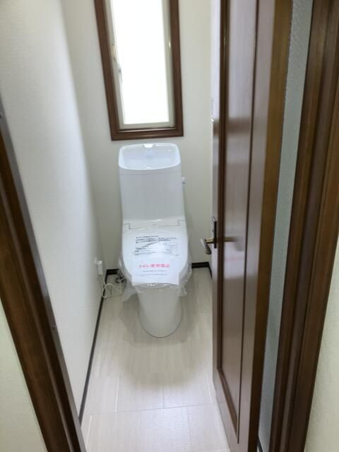 内外装修繕済／磯子区岡村３丁目ガレージ付き戸建のトイレ