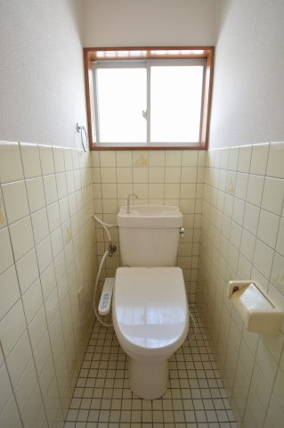 寺家一戸建のトイレ|ゆったりとした空間のトイレです