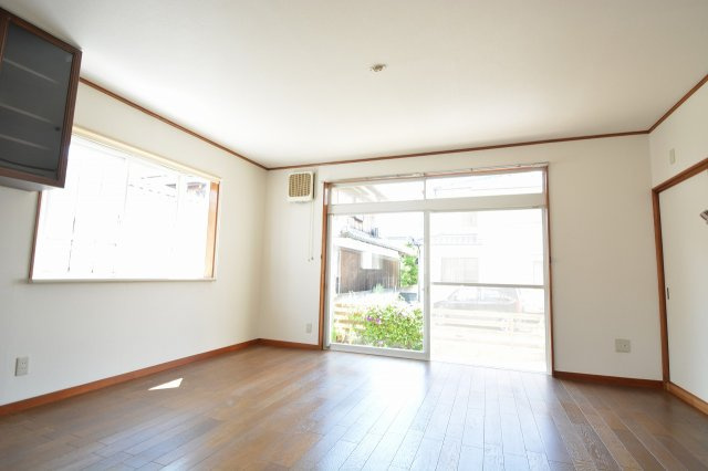 寺家一戸建の居間・リビング|ゆったりとした居間です