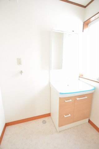 寺家一戸建の独立洗面台|独立洗面台、朝の身支度には欠かせません