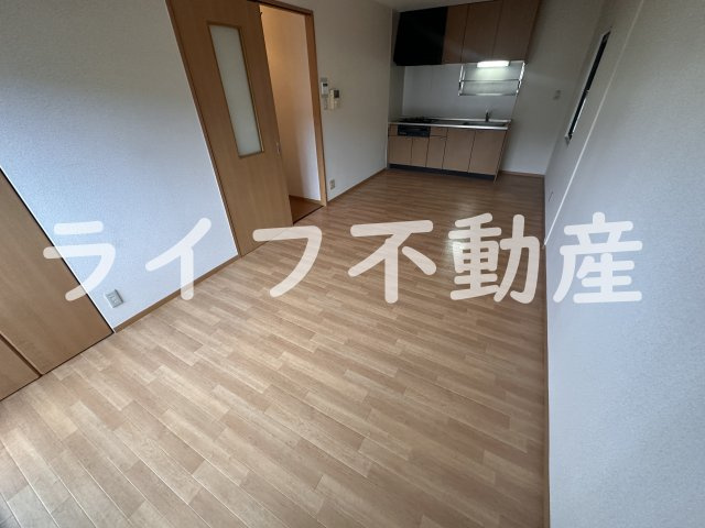 メゾンニュー池島Dの居間・リビング|ゆったりとした居間です