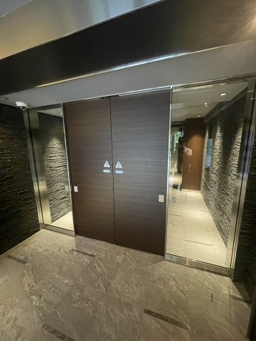 カージェ文京千石のエントランス