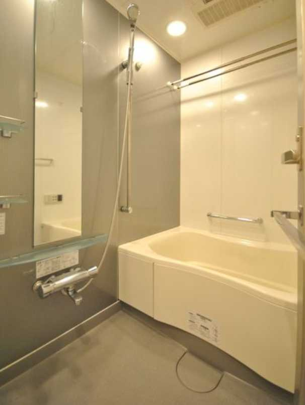 レジディア三軒茶屋　敷金礼金0　1Fコンビニ　駅近の浴室