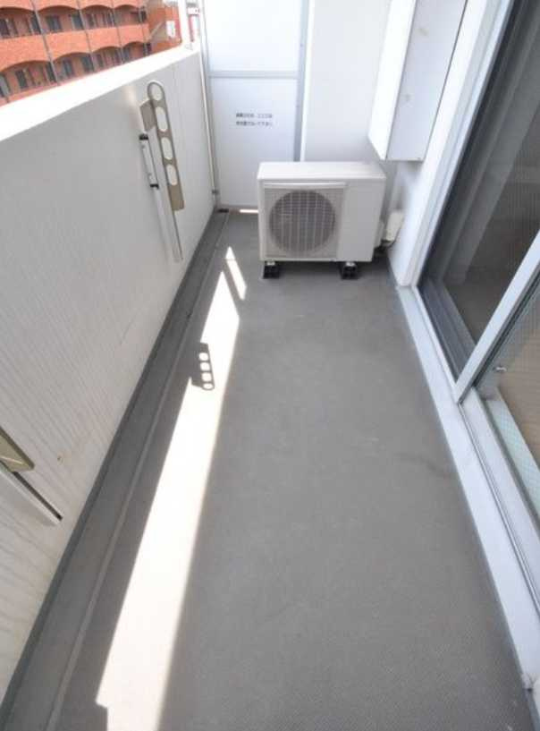 レジディア三軒茶屋　敷金礼金0　1Fコンビニ　駅近のバルコニー