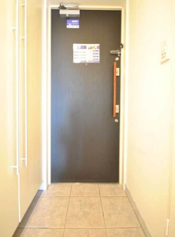 レジディア三軒茶屋　敷金礼金0　1Fコンビニ　駅近の玄関