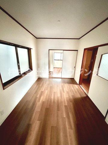 開明町１丁目一戸建の洋室