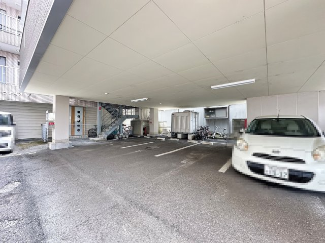 エストゥディオYの駐車場