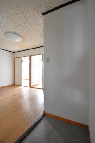 メゾンフローラの玄関