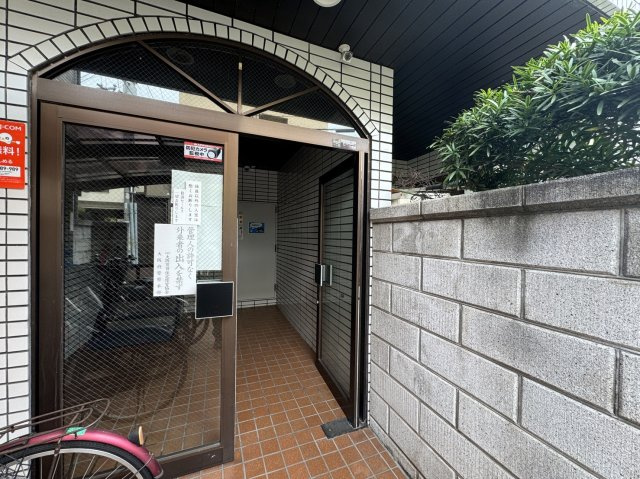 メゾンフローラのエントランス