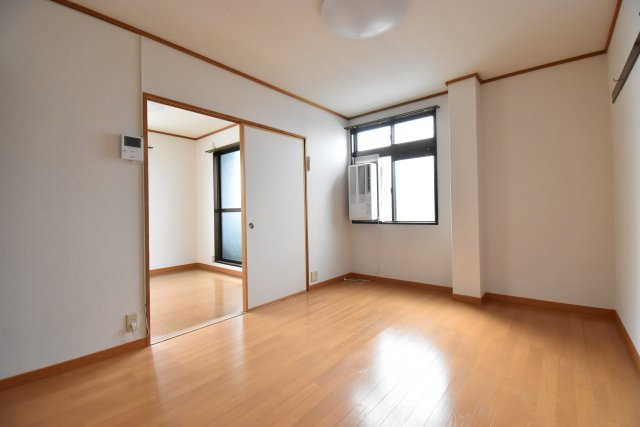 メゾンフローラの居間・リビング