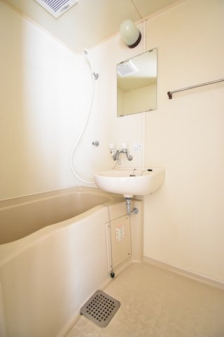 メゾンフローラの浴室