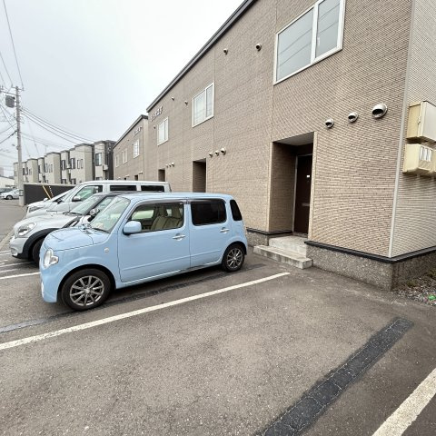 ジュネスＢの駐車場