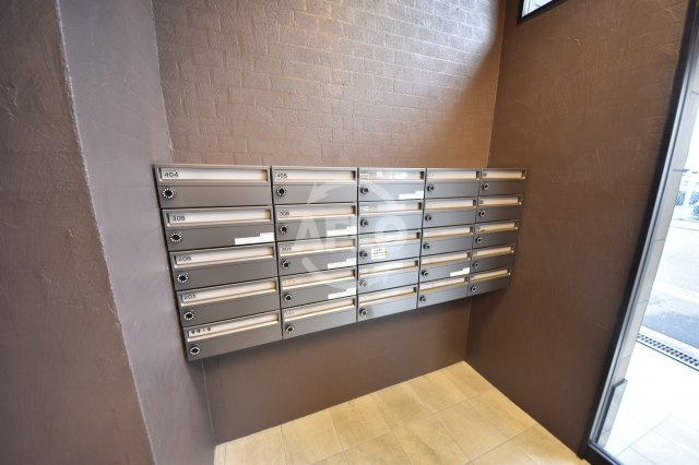 ARCADIA INN（アルカディアイン）　明治小学校区の設備|ARCADIA INN（アルカディアイン）　郵便ポスト