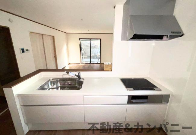 ハートフルタウン市坪北2期C号棟　市坪北の新築分譲戸建（全3棟）のキッチン|きれいなキッチンです
