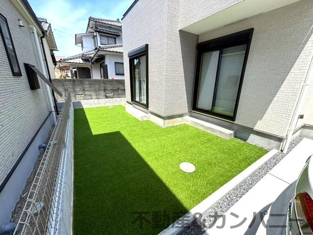 ハートフルタウン市坪北2期C号棟　市坪北の新築分譲戸建（全3棟）の庭|お庭でゆったりと過ごせます