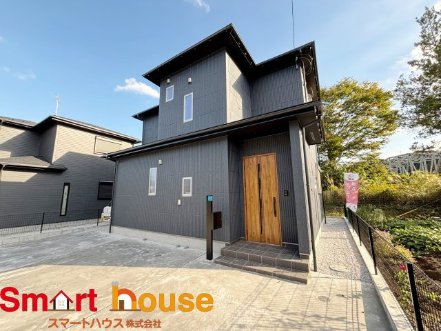 愛川町田代　新築1棟　4台駐車可！の外観|オシャレな外観は、人の目を引くだけではなく自慢したくなりますね！植木を置いたりアレンジは、自由です。自分の好みに仕上げましょう♪