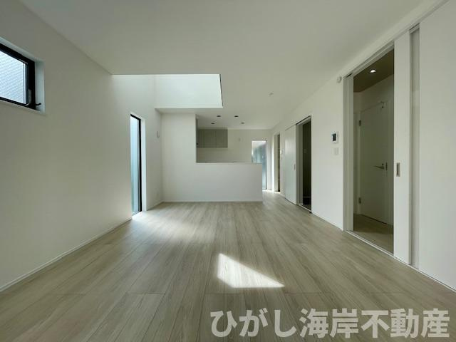 中郡二宮町山西　新築戸建　全２棟のダイニング|17帖　開放感のある吹抜のLDK