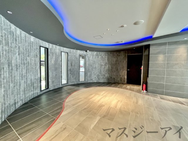 セレニテ難波グランデシュッドのロビー