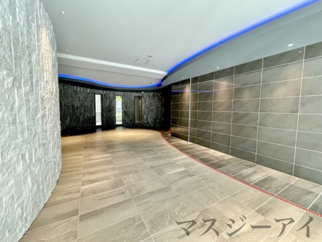セレニテ難波グランデシュッドのエントランス