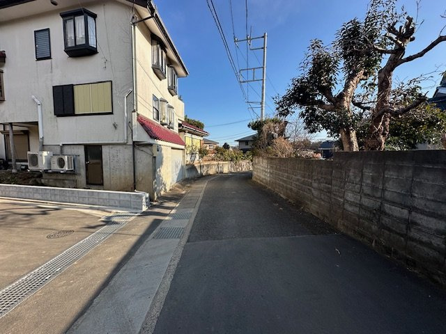 茅ヶ崎堤　新築戸建　全３棟の前面道路含む現地写真|1月24日撮影　外構工事中　現地外観
