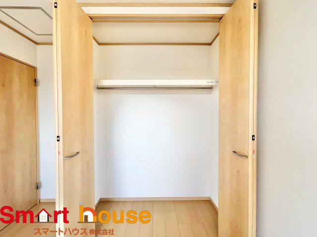 【収納】 | 綾瀬市深谷中　新築3棟 | ウォークインクローゼットのある住まいで収納上手な生活を実現！衣類だけでなく、箱物や思い出の品もたっぷり収納できますので、整理整頓もスムーズに。居室空間をより広々と使えます！