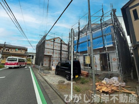 茅ヶ崎市香川4丁目　新築戸建　全６棟の前面道路含む現地写真|9月12日撮影　建築中　現地外観