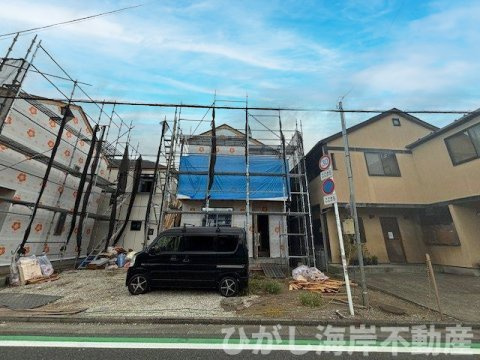 茅ヶ崎市香川4丁目　新築戸建　全６棟の前面道路含む現地写真|9月12日撮影　建築中　現地外観