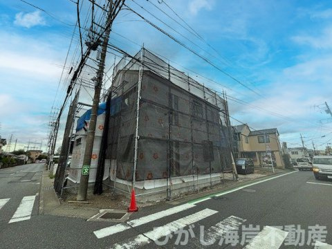 茅ヶ崎市香川4丁目　新築戸建　全６棟の前面道路含む現地写真|9月12日撮影　建築中　現地外観