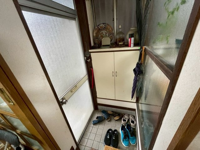 牛久市南１丁目　中古戸建の玄関