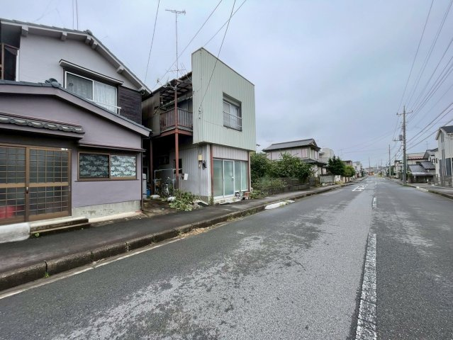 牛久市南１丁目　中古戸建の前面道路含む現地写真