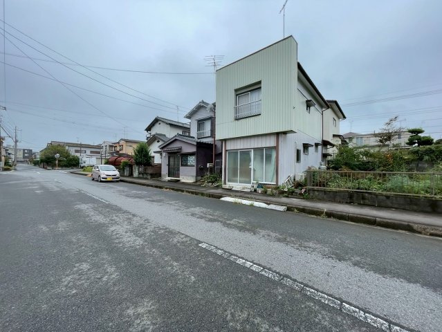 牛久市南１丁目　中古戸建の前面道路含む現地写真