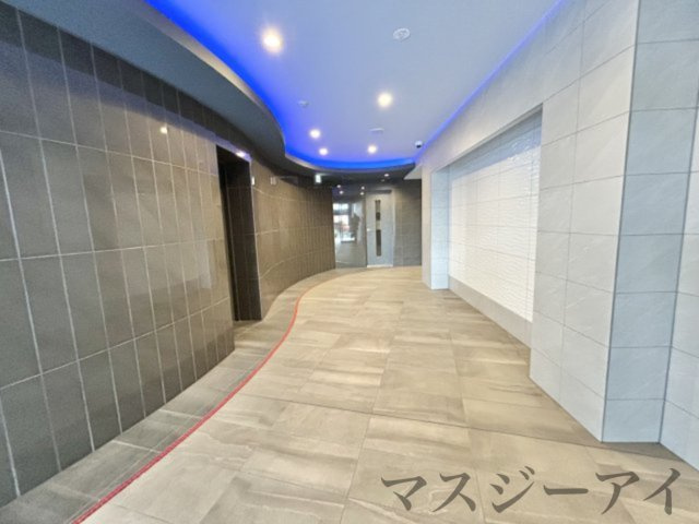 セレニテ難波グランデノールのロビー