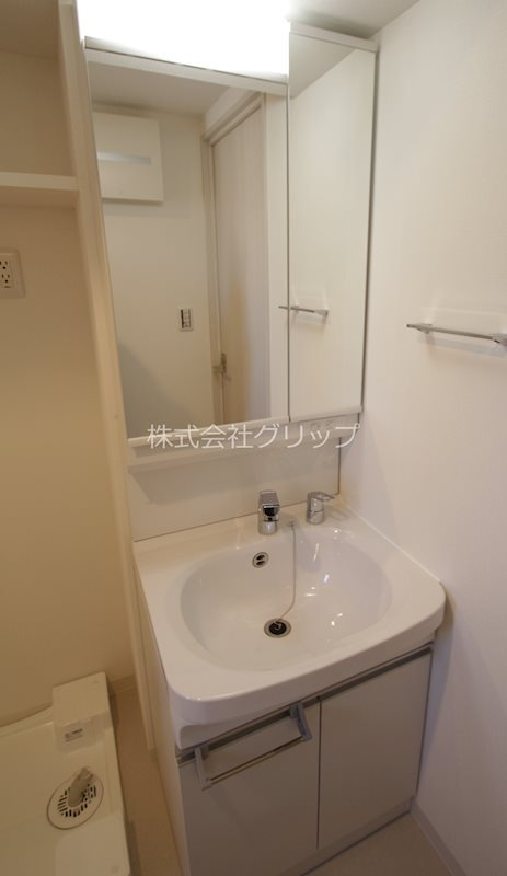 Zest横浜の独立洗面台