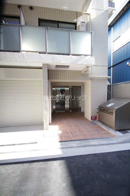 Zest横浜のエントランス