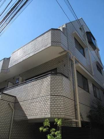 エクシード根岸アメニティーレジデンスのエントランス