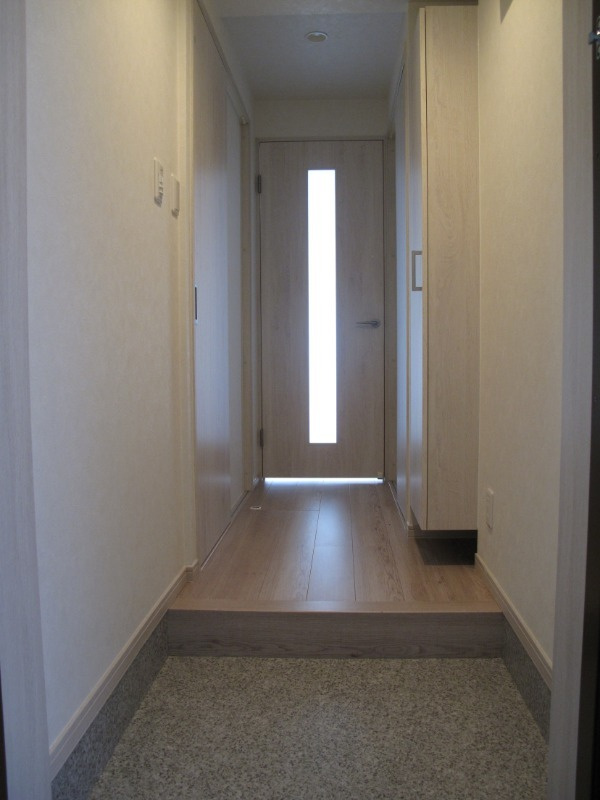 エクシード根岸アメニティーレジデンスの玄関