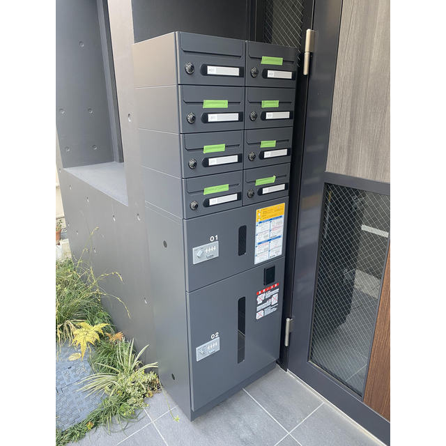 ＫＯＳＴＩＣ　ＭＩＮＯＷＡのエントランス|宅配ボックス