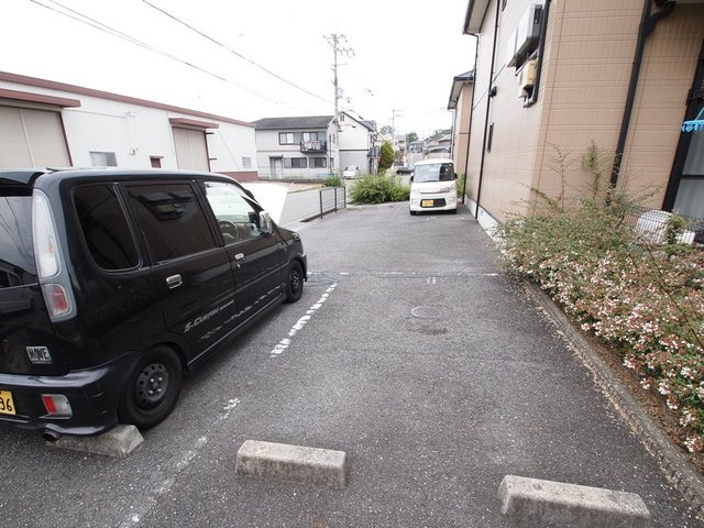 グローリータウンの駐車場