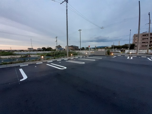 カーサレイメイの駐車場