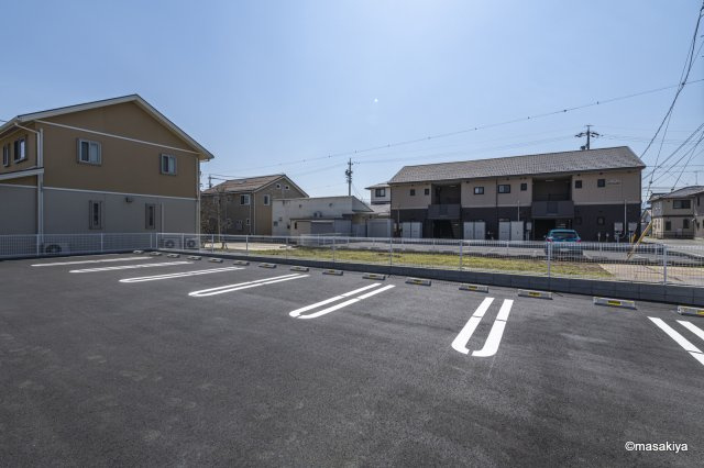 メゾン ド モアの駐車場