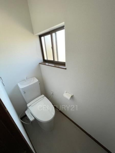 前橋市田口町中古一戸建てのトイレ|温水シャワー洗浄機能付きです。