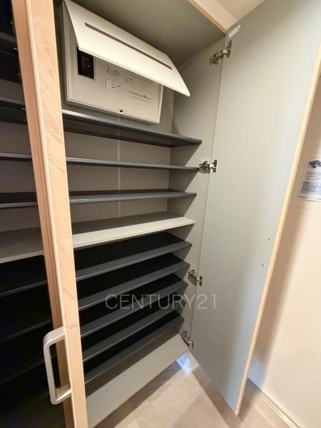 ウイング高崎の玄関|シューズボックス付きの玄関です。