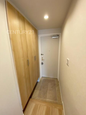 【玄関】 | ウイング高崎 | シューズボックス付きの玄関です。
上部も収納付きで多くの収納が可能です。