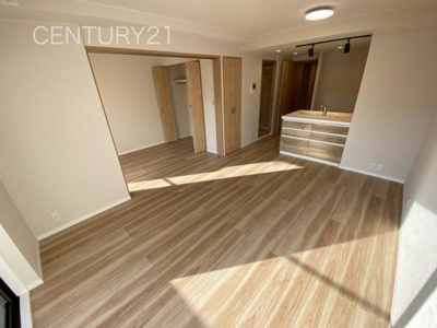 【居間・リビング】 | ウイング高崎 | 大きいソファーがおける広々リビング