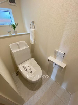 【トイレ】 | 前橋市南24-1期(1号棟) | １階トレイです。
温水シャワー洗浄機能付きです。