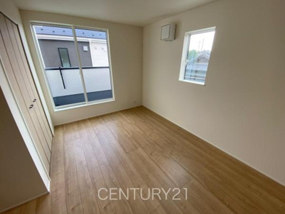 【洋室】 | 前橋市南24-1期(1号棟) | ２面採光の明るい洋室です。