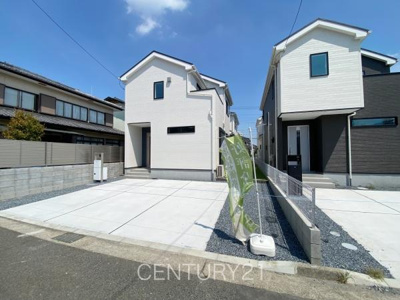 【前面道路含む現地写真】 | 前橋市南24-1期(1号棟) | 並列駐車可能な駐車場スペースです。