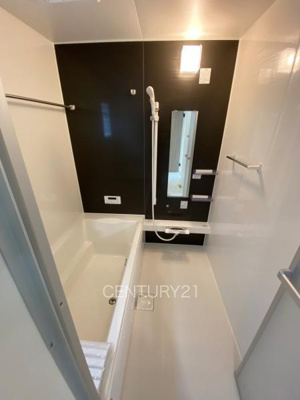 【浴室】 | 前橋市南町24-1期（3号棟） | ゆったりと寛げる大型バスタブ。
足を伸ばしたまま入浴可能です。
浴室乾燥機付きで天候が悪い日でも洗濯をして衣類を乾燥させることができます。